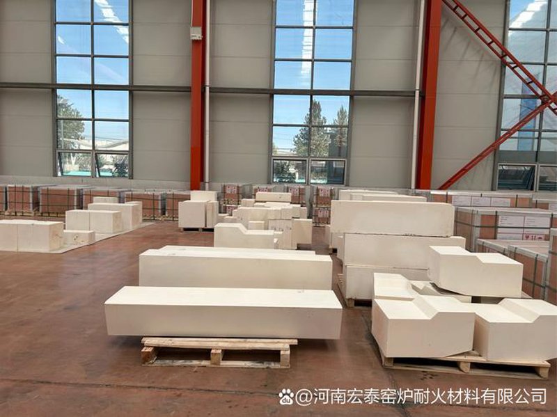 在高温工业中,选择合适的耐火材料至关重要。今天,我们就来探讨一下不同耐火材料的特性及其应用。